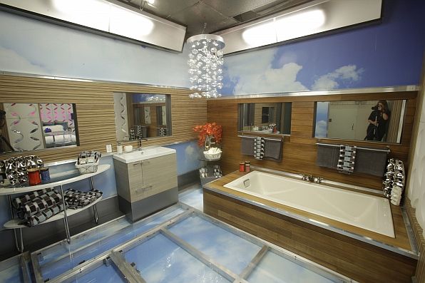 Big Brother 17 Head of Household (HoH) Bath picture