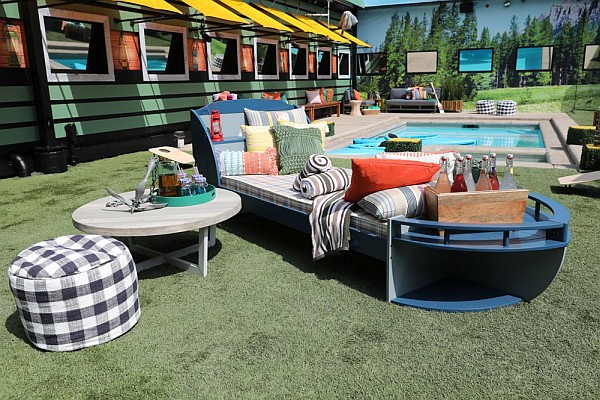 Big Brother 21 - Backyard with pool picture
